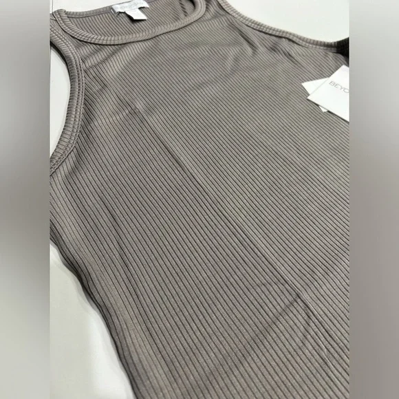 Beyond Yoga Women's Medium Formation Tank Stone Grey Gray NWT High Neckline